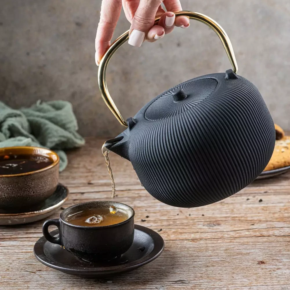 KingHoff litinová konvice na čaj se sítkem KH-1931 - 1l - černá