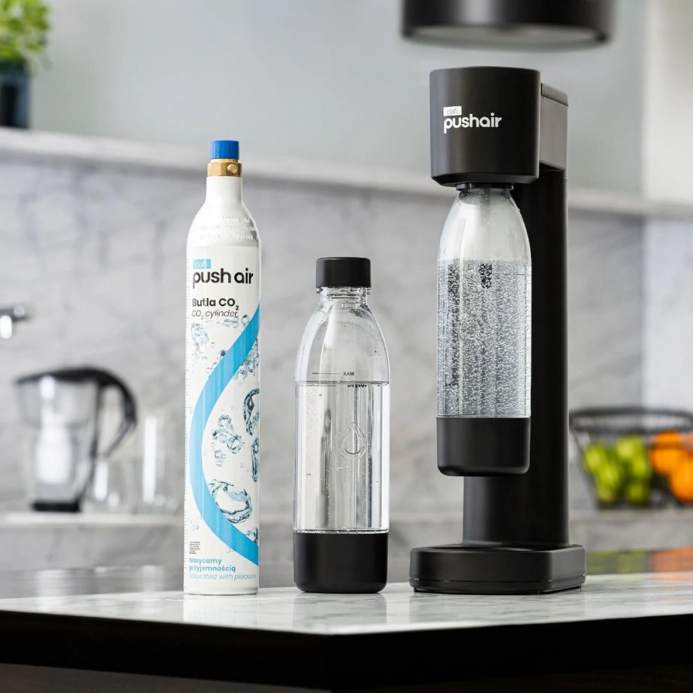 Výrobník perlivé vody Dafi PushAir – černý, CO₂ bombička a láhev 0,7 l